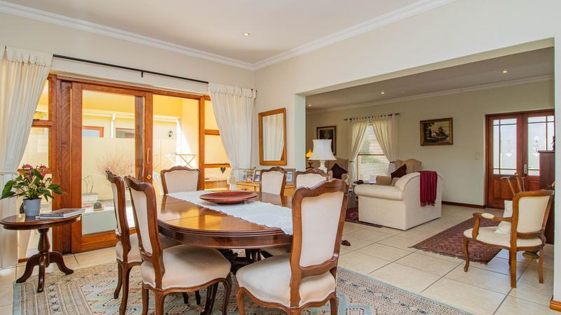 3 Bedroom Property for Sale in Sandbaai Western Cape